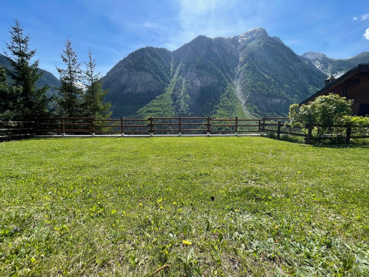 Courmayeur~Navetta Gratuita Per Il Centro+Impianti Εξωτερικό φωτογραφία
