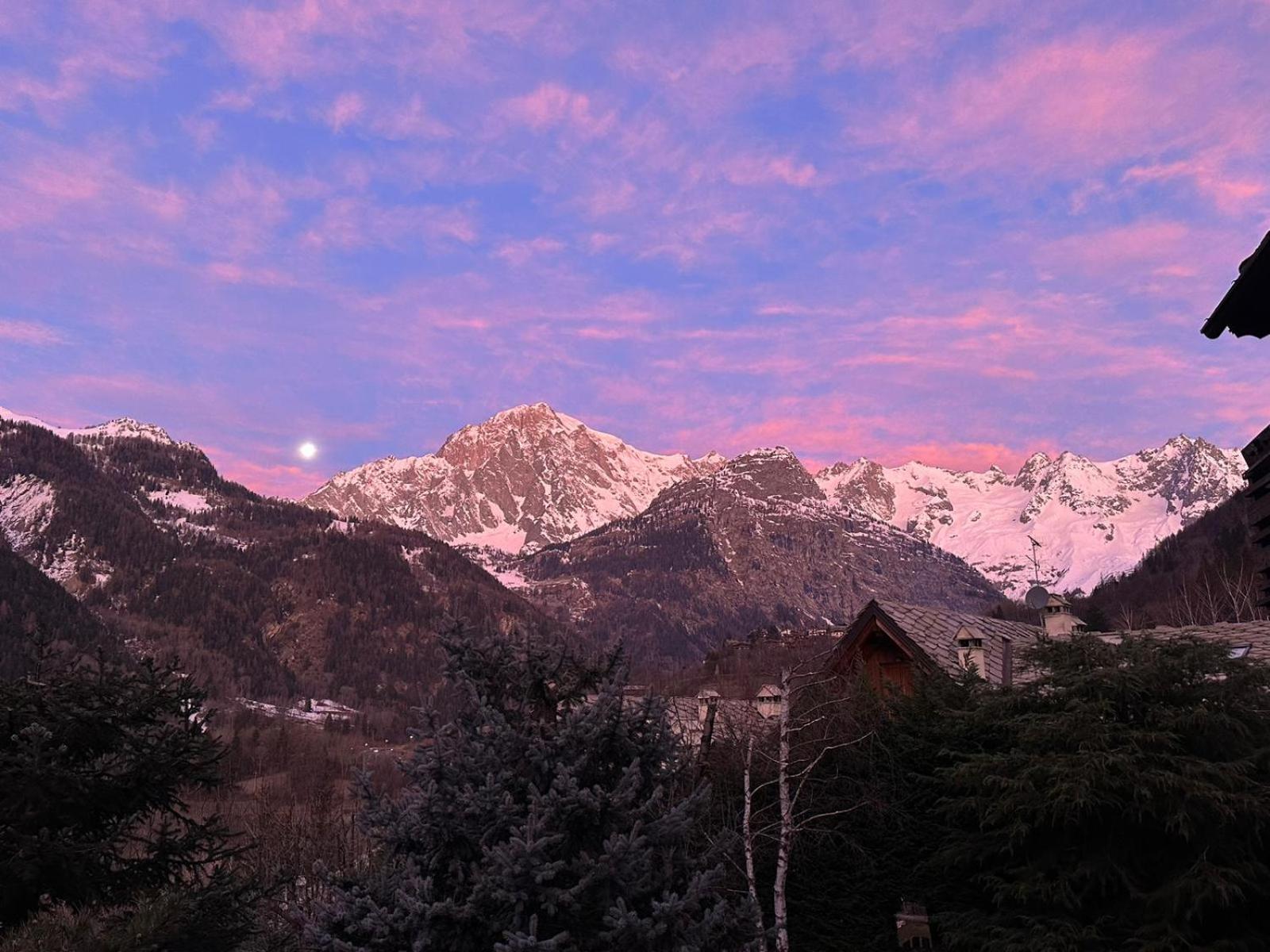 Courmayeur~Navetta Gratuita Per Il Centro+Impianti Εξωτερικό φωτογραφία