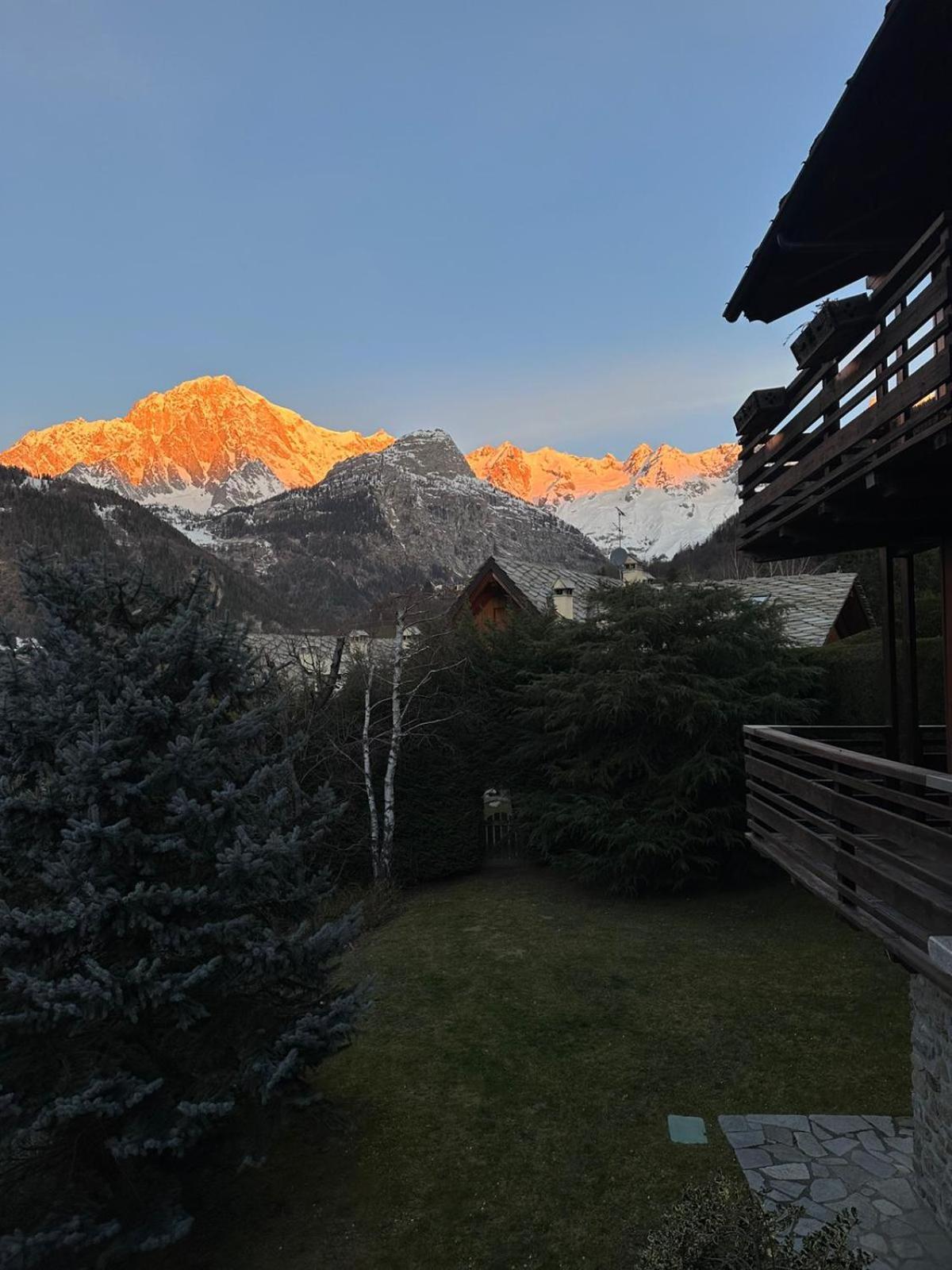 Courmayeur~Navetta Gratuita Per Il Centro+Impianti Εξωτερικό φωτογραφία